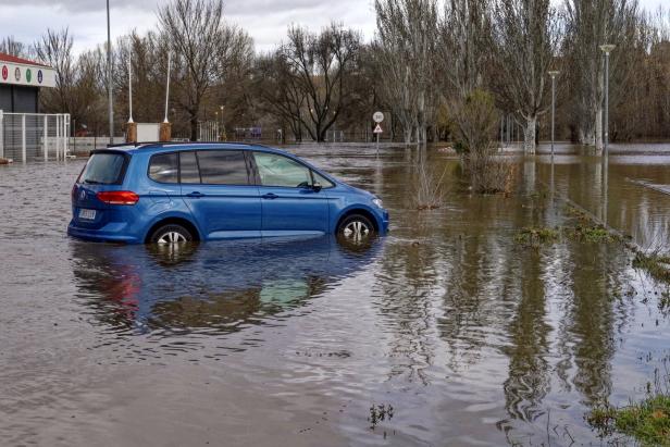 Storm Martinho brings floods in Spain Alarmzustand erklärt: Beliebte spanische Stadt steht unter Wasser