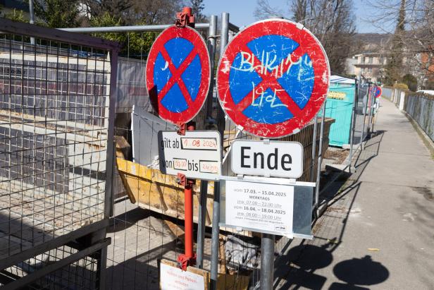 Kreativer Parkplatzraub: Wie in Wien Stellplätze blockiert werden