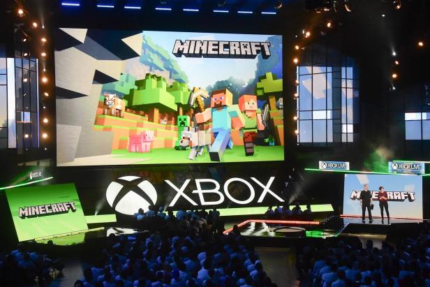 Eine Präsentation von Minecraft auf einer Xbox-Veranstaltung mit Publikum.