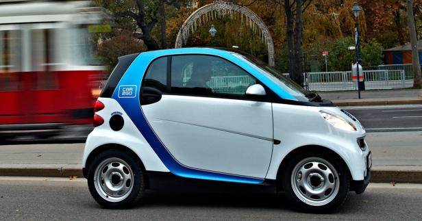 Ein Bild aus leichteren Carsharing-Zeiten in Wien: Car2Go-Smart am Ring