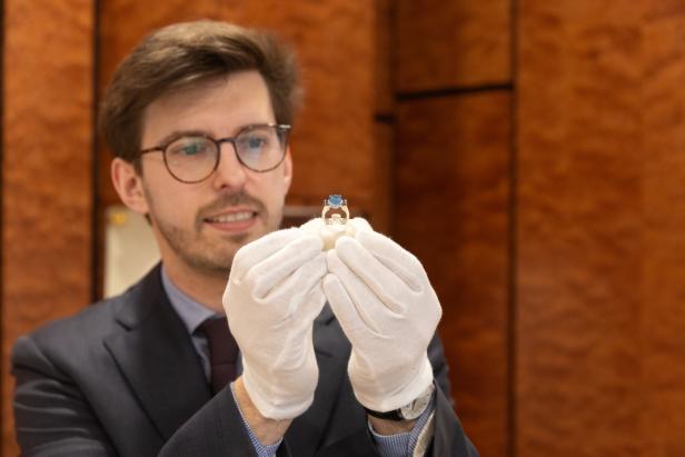 Warum Philipp Tesarik seinen Anzug gegen die Goldschmiedeschürze tauschte