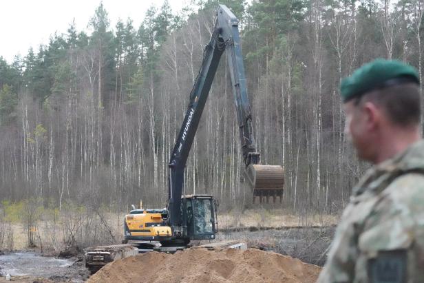 Panzer im Schlamm versunken: Suche nach US-Soldaten läuft weiter
