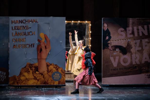 "Modus Vivendi" des Serapion Theaters: Magie der Bilderwelten aus dem Alltag
