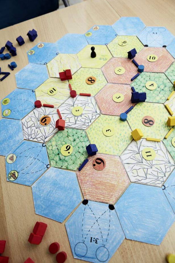 Siedler von Catan: Die Straße zum Erfolg ist aus Lehm und Holz