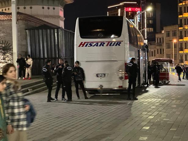Hunderttausende fordern auf Istanbuls bisher größter Demo: "Tayyip, tritt zurück!"