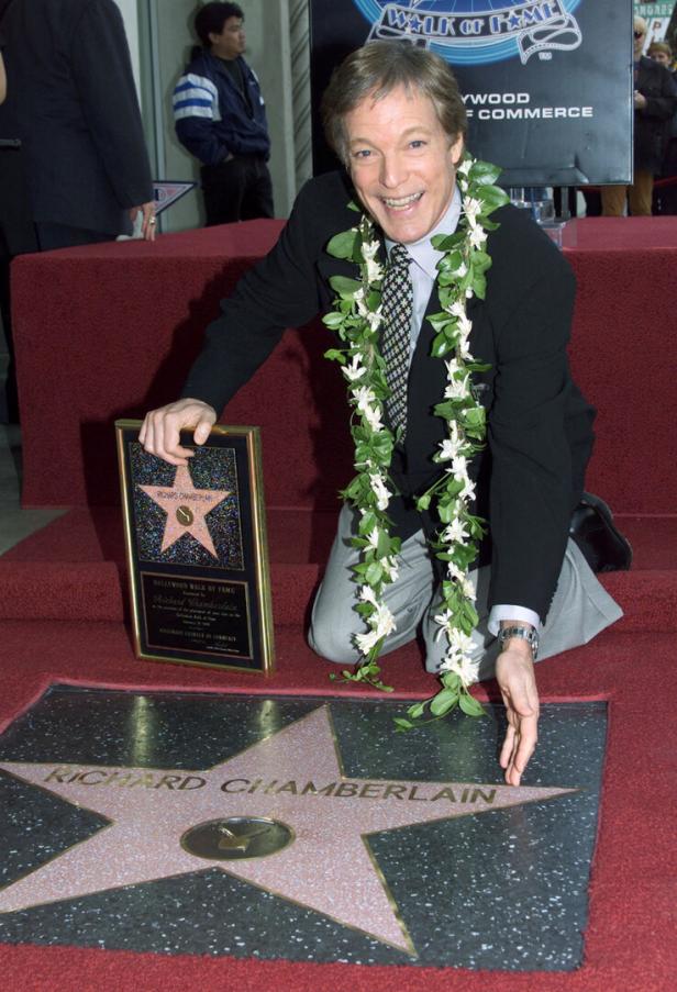 FILE PHOTO: ACTOR RICHARD CHAMBELAIN HONORED WITH HOLLYWOOD WALK OF FAME STAR. Star aus "Die Dornenvögel": US-Schauspieler Richard Chamberlain gestorben