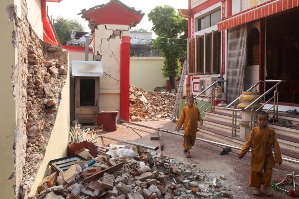 Rescue operations continue in Myanmar following powerful earthquake Beben in Südostasien: Mehr als 2.000 Tote in Myanmar + Erneut Evakuierungen in Bangkok