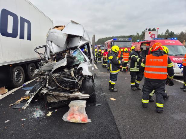 4 tote Frauen nach Unfall auf A2: "Einsatz ist allen an die Psyche gegangen"
