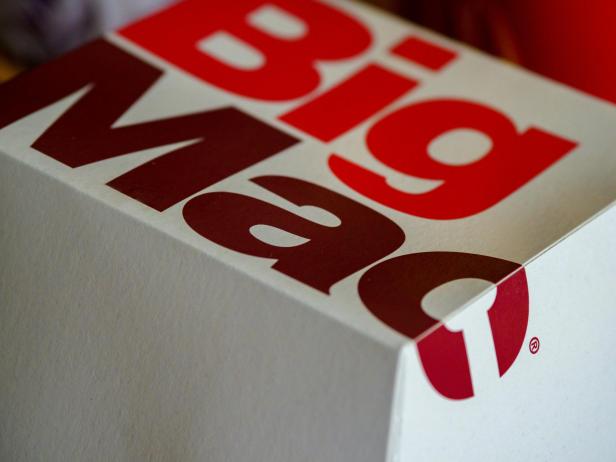 McDonald's: In Karton lag angebissener Burger McDonald's: In Karton lag angebissener Burger