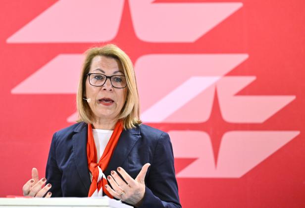 PK WIENER LINIEN "JAHRESBILANZ 2024 UND AUSBLICK AUF ZUKÜNFTIGE PROJEKTE" - GF REINAGL 2,4 Millionen Menschen nutzen täglich die Öffis in Wien
