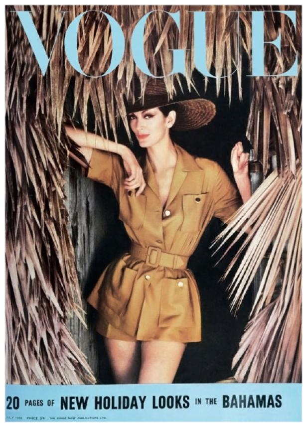 Eine Frau in Safari-Kleidung und Hut auf dem Cover der Vogue.