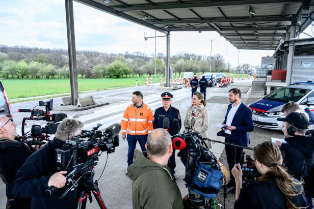 MAUL- UND KLAUENSEUCHE: PK LAND BURGENLAND "MAUL- UND KLAUENSEUCHE: SCHUTZMASSNAHMEN AN DER GRENZE": GEBHARDT / HAIDER-WALLNER / MARBAN Seuchenalarm: Österreich riegelt ab, Heer hält Spezialtruppen bereit