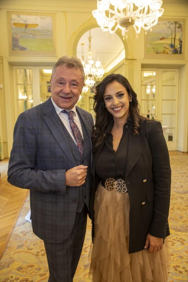 Der Garser Bürgermeister Martin Falk mit Opernsängerin Hila Fahima Der Garser Bürgermeister Martin Falk mit Opernsängerin Hila Fahima