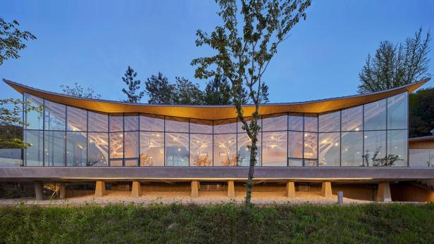 03-Pavilion-of-Floating-Lights-JK-AR