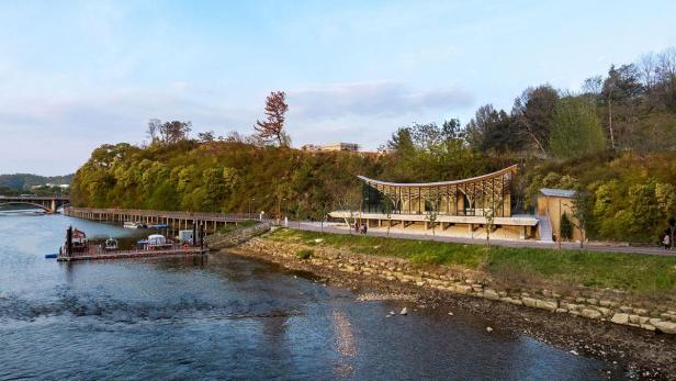 04-Pavilion-of-Floating-Lights-JK-AR