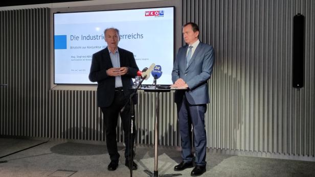 Siegried Menz, und Andreas Mörk, Obmann bzw. Geschäftsführer der Bundessparte Industrie in der WKÖ, warnen vor den Folgen einer Deindustrialisierung