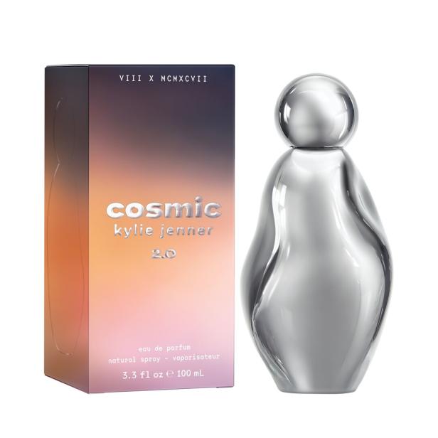 Der Duft „Cosmic Kylie Jenner 2.0“ mit einer silbernen Flasche und Verpackung.