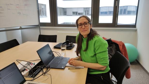 Eva Lacher, die Leiterin der Beratungsstelle der E-Control, nahm beim KURIER Energie-Telefon zahlreiche Fragen entgegen