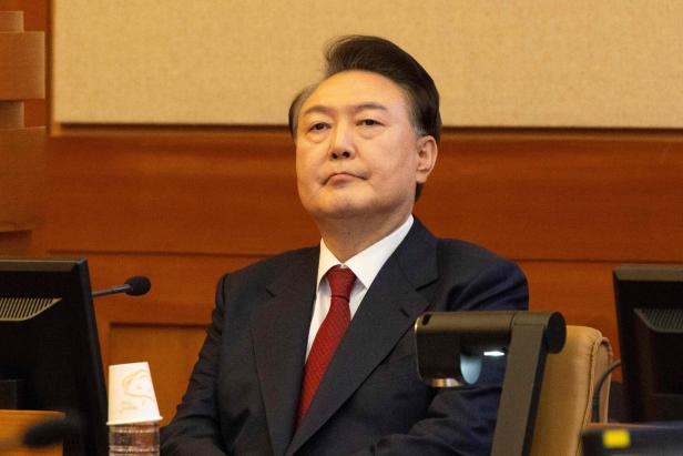 Präsident Yoon gestürzt: Eine neue Ära für Südkoreas Demokratie?