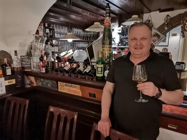 Zum kleinen Griechen Kleiner griechischer Fels in der Brandung am Linzer Hofberg