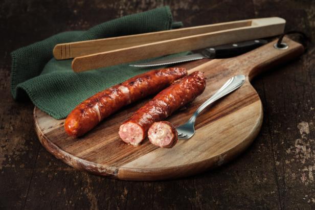 Die Käsekrainer ist die Ikone der österreichischen Grillkultur.