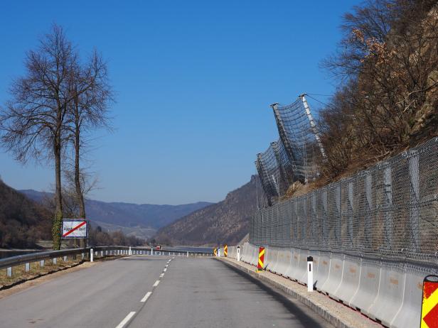 ++ HANDOUT ++ NIEDERÖSTERREICH: B33 IN DER WACHAU WIRD AM FREITAG NACH FELSSTURZ FÜR VERKEHR GEÖFFNET Freie Fahrt: Sanierung nach Gesteinslawine in der Wachau kostete 2,1 Millionen Euro