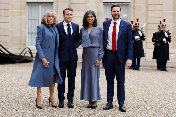 Emmanuel Macron empfängt den US-Senator J.D. Vance in Paris.