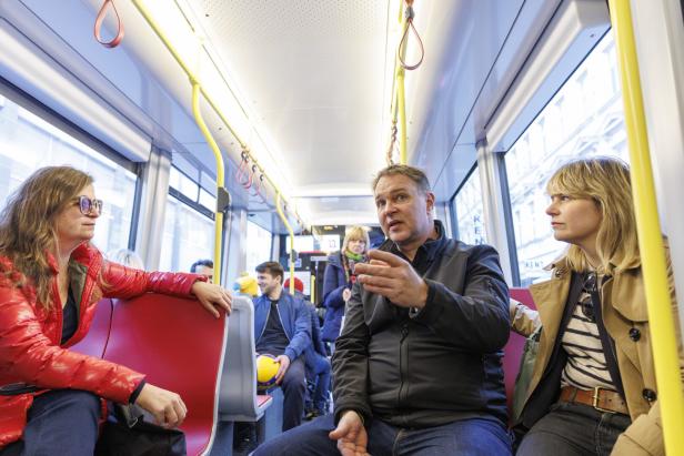 "Gibt es das Kent noch?" Mit Andreas Babler auf Wahlkampf-Tour in Ottakring