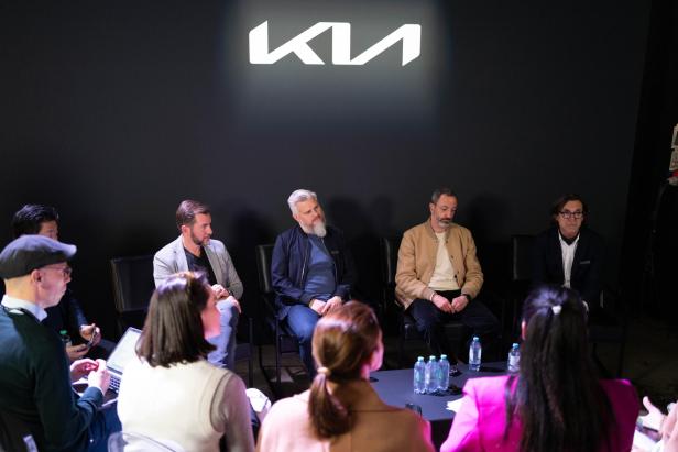 v.li.: Andre Franco Luis, Head of Future Design; Jochen Paesen, Vice President Interior Design; Karim Habib, Head of Kia Global Design und Kia Chief Designer Tom Kearns Mailänder Designwoche: Kia präsentiert den EV2 und den PV5 WKNDR