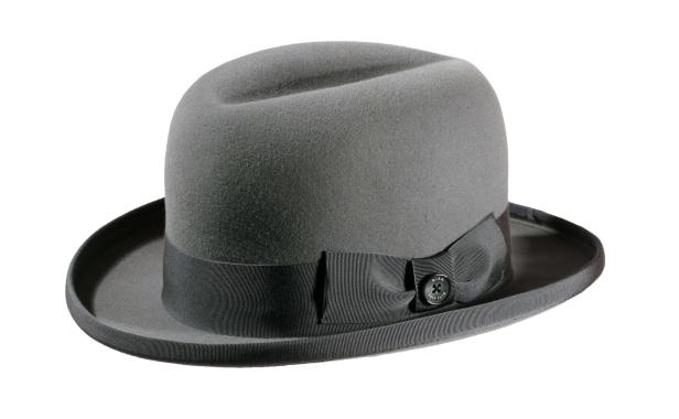 Ein grauer Homburg-Hut mit einem schwarzen Hutband.