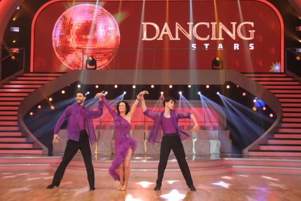 Dancing Stars Dancing Stars: Geständnis von Glawischnig und Balázs genervt von Lugners Sentimentalität