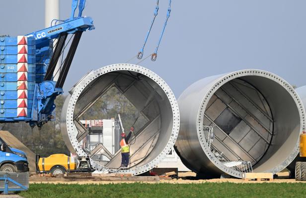 ++ THEMENBILD ++ WINDPARK / ENERGIE / STROM / WINDRÄDER / WINDKRAFT / WINDENERGIE