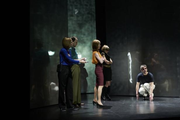 Akademietheater: Fünf verwirrende Leben