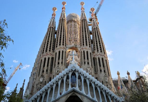 FILE PHOTO: Barcelona's Sagrada Familia to finish its tallest tower in 2025 Der Wunderarchitekt: Antoni Gaudí steht vor der Seligsprechung