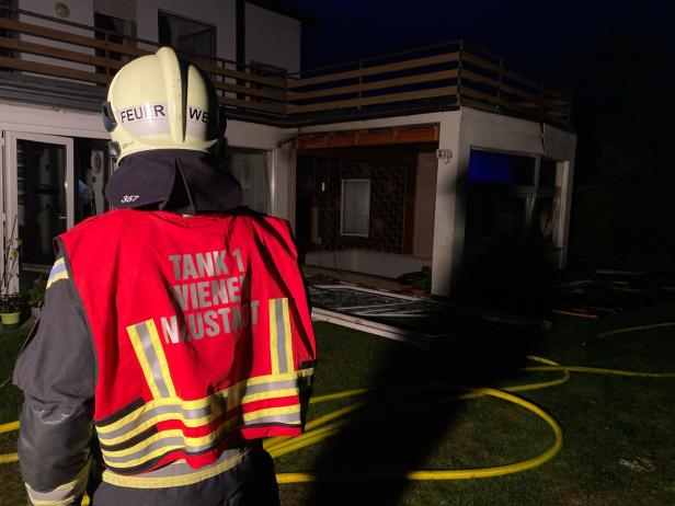Kellerbrand: Kurzfristig höchste Alarmstufe in Wiener Neustadt