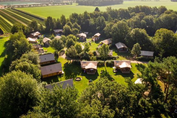 Luftaufnahme des Papillon Country Resort in Twente, Holland.
