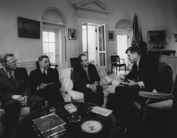 Wilfried Platzer, 2 v.l. neben Kreisky und US-Präsident JF Kennedy Wilfried Platzer, 2 v.l. neben Kreisky und US-Präsident JF Kennedy