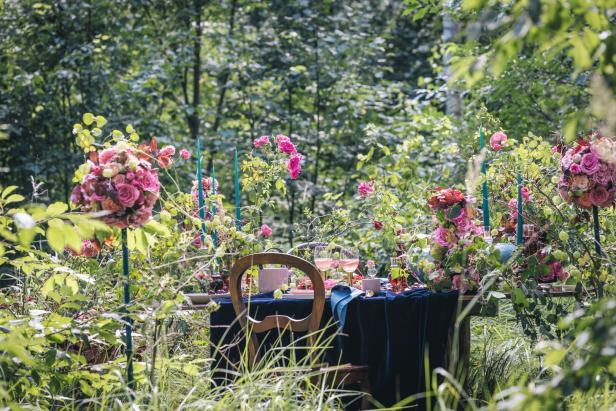 Blumenzauber: Wie man jeden Tisch festlich dekorieren kann