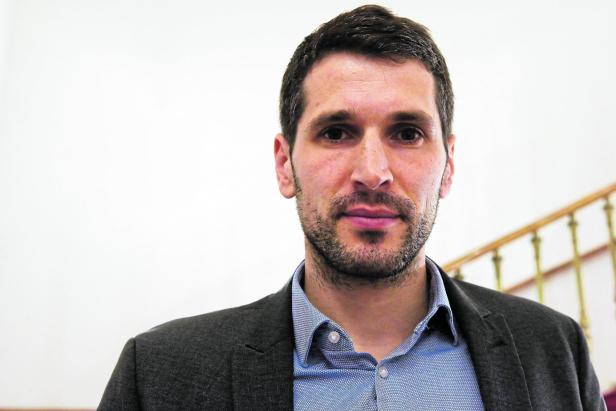 Warum FPÖ-Mann Rosenkranz einen Nazi-Künstler vorerst unverhüllt lässt