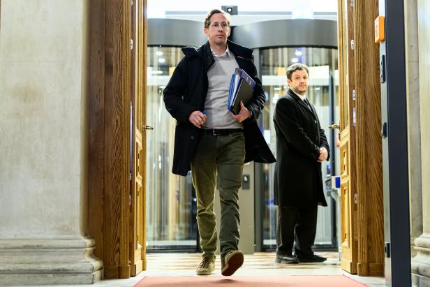 FPÖ-PRÄSIDIUM: TEUFEL 2.500 Euro oder Gefängnis: NÖ will volle Härte bei Integrationsverweigerung