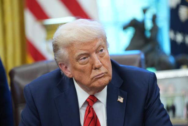 Trump Signs a Proclamation Expanding Fishing Rights in the Pacific islands „Drill, Baby, drill“, sagt Trump: In Alaska darf nach Öl gebohrt werden