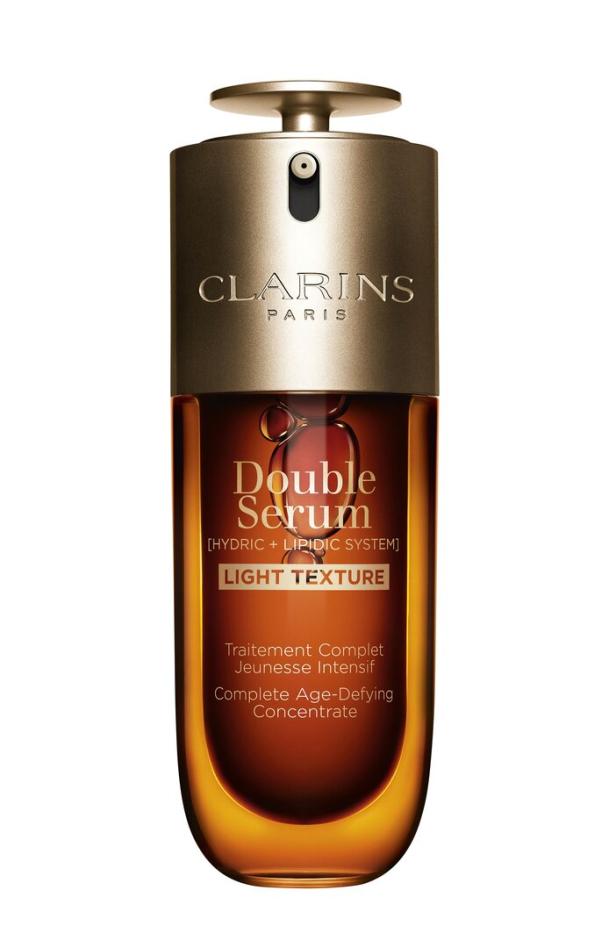 Eine Flasche Clarins „Double Serum“ mit leichter Textur.
