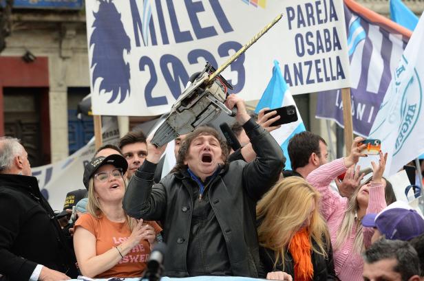 500 Tage Milei in Argentinien: Die Kettensäge wirkt und schmerzt