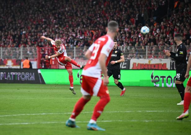 Bundesliga - 1. FC Union Berlin v VfB Stuttgart Bundesliga-Rekord und ein Traumtor von Ex-Rapidler Querfeld aus 34 Metern
