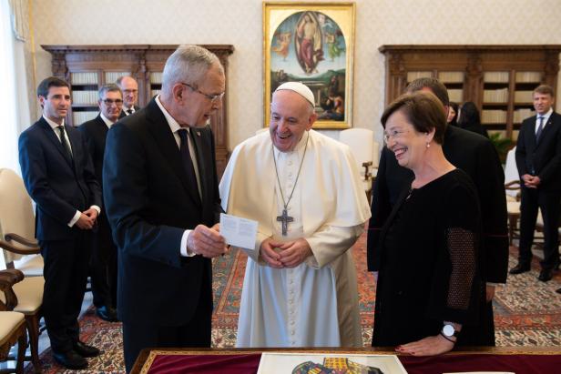Papst Franziskus ist tot: Vatikan verlautbarte mögliche Todesursache
