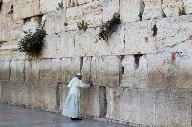 Papst Franziskus ist tot: Todesursache war Schlaganfall
