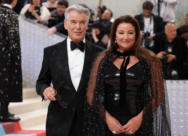 The Met Gala red carpet arrivals in New York City Pierce Brosnan und Keely Shaye Smith