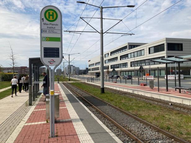 In Bochum musste die Straßenbahn erst auf das Areal verlegt werden. In Wien ist die Öffi-Verbindung mit der U2 bereits vorhanden