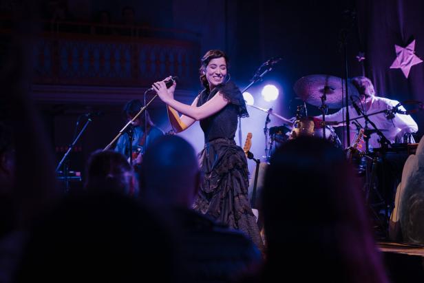 Oska im Konzerthaus: Dream-Pop vor selbst gebastelten Sternen