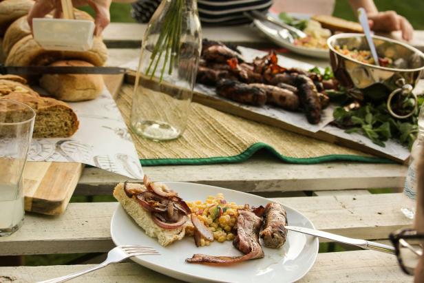 Von der Hecke bis zur Feuerstelle: In 5 Schritten wird Ihr Garten grillbereit